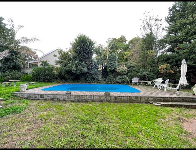 4 BEDROOM HOUSE FOR SALE IN BERGZICHT